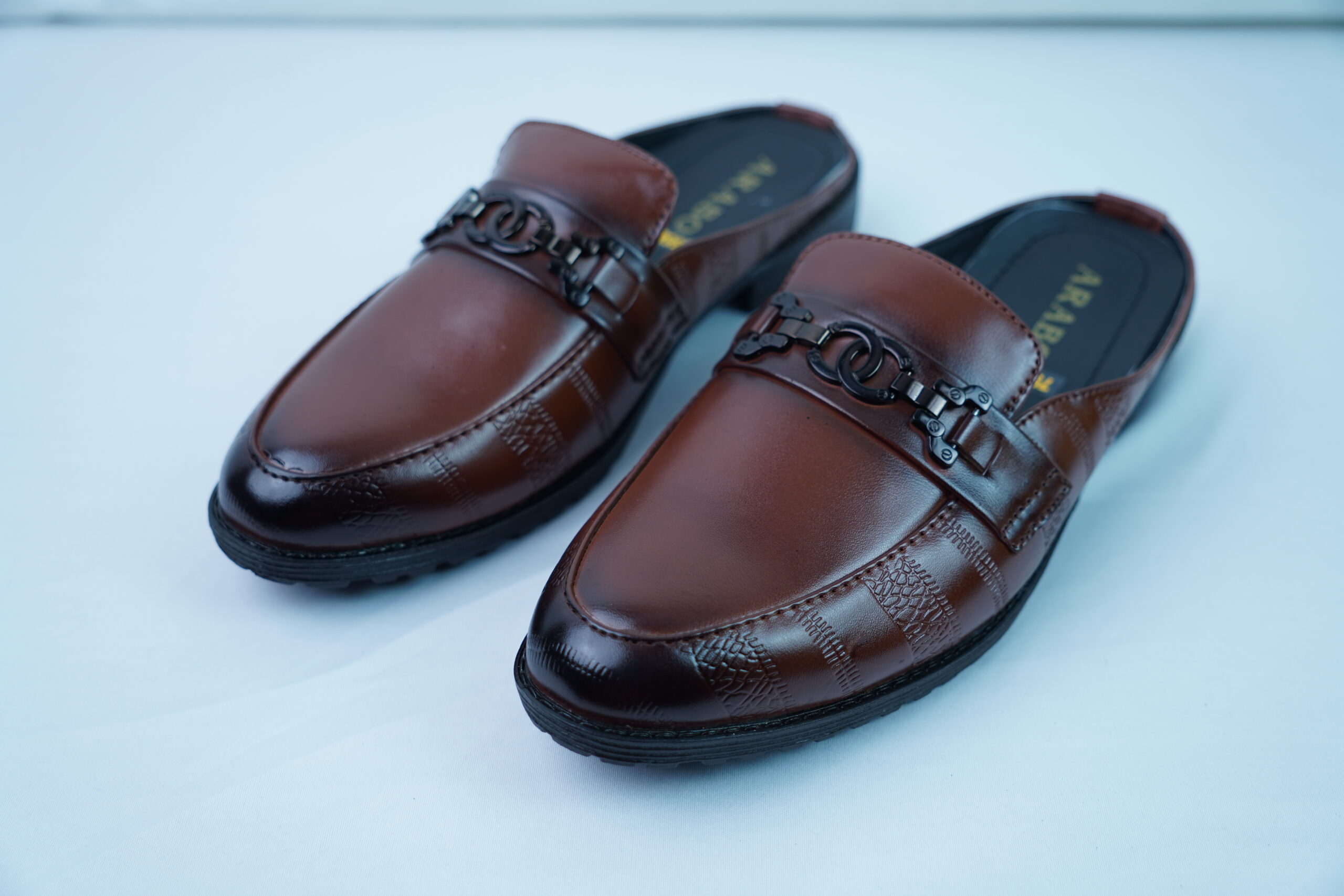 Mesh Chain Buckle Half Tassel Loafer